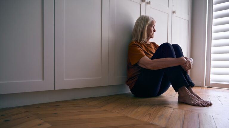 10 Ways Isolation Affects Humans Like Starvation